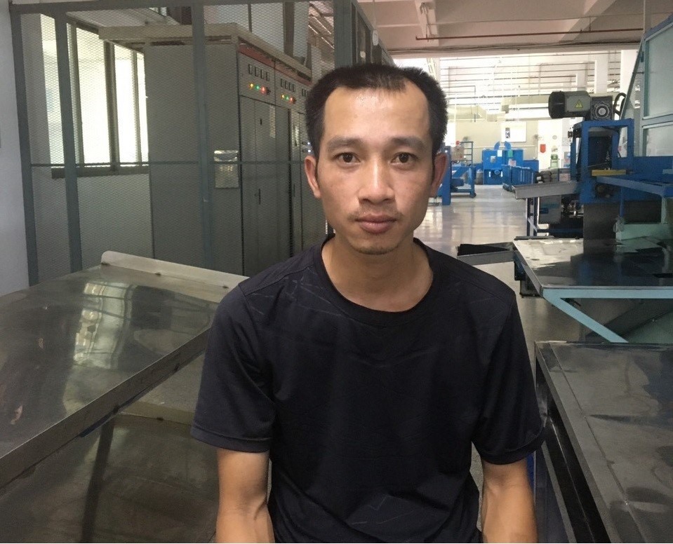 Anh Nguyễn Văn Sinh, một công nhân da giày bất ngờ trở thành triệu phú nhờ giải khát với Trà Xanh Không Độ. Ảnh: Tân Hiệp Phát