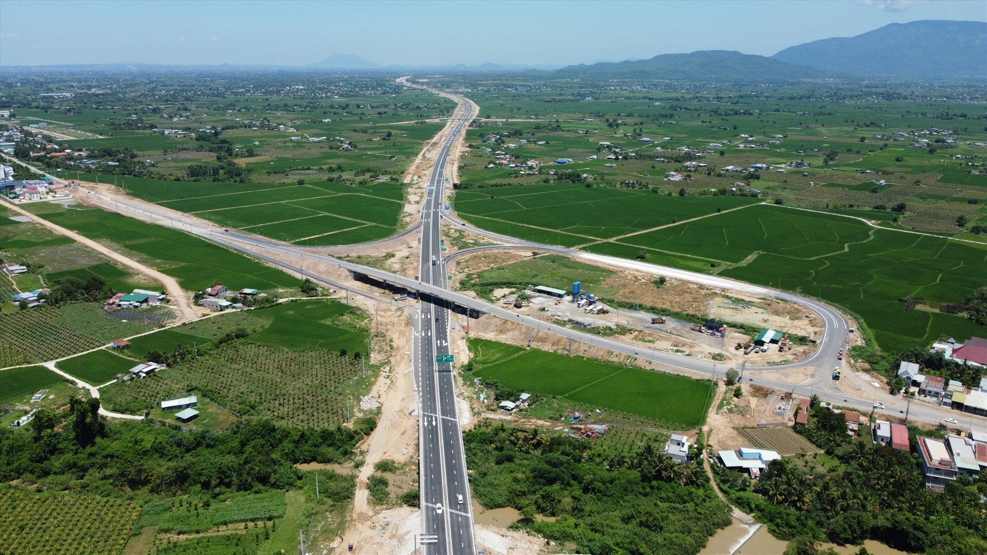 Tại nút giao Ma Lâm, đây là nút giao lớn từ cao tốc Vĩnh Hảo – Phan Thiết ra Quốc lộ 28 để đi Phan Thiết và Lâm Đồng. Toàn tuyến cao tốc Vĩnh Hảo – Phan Thiết có 5 nút giao liên thông.