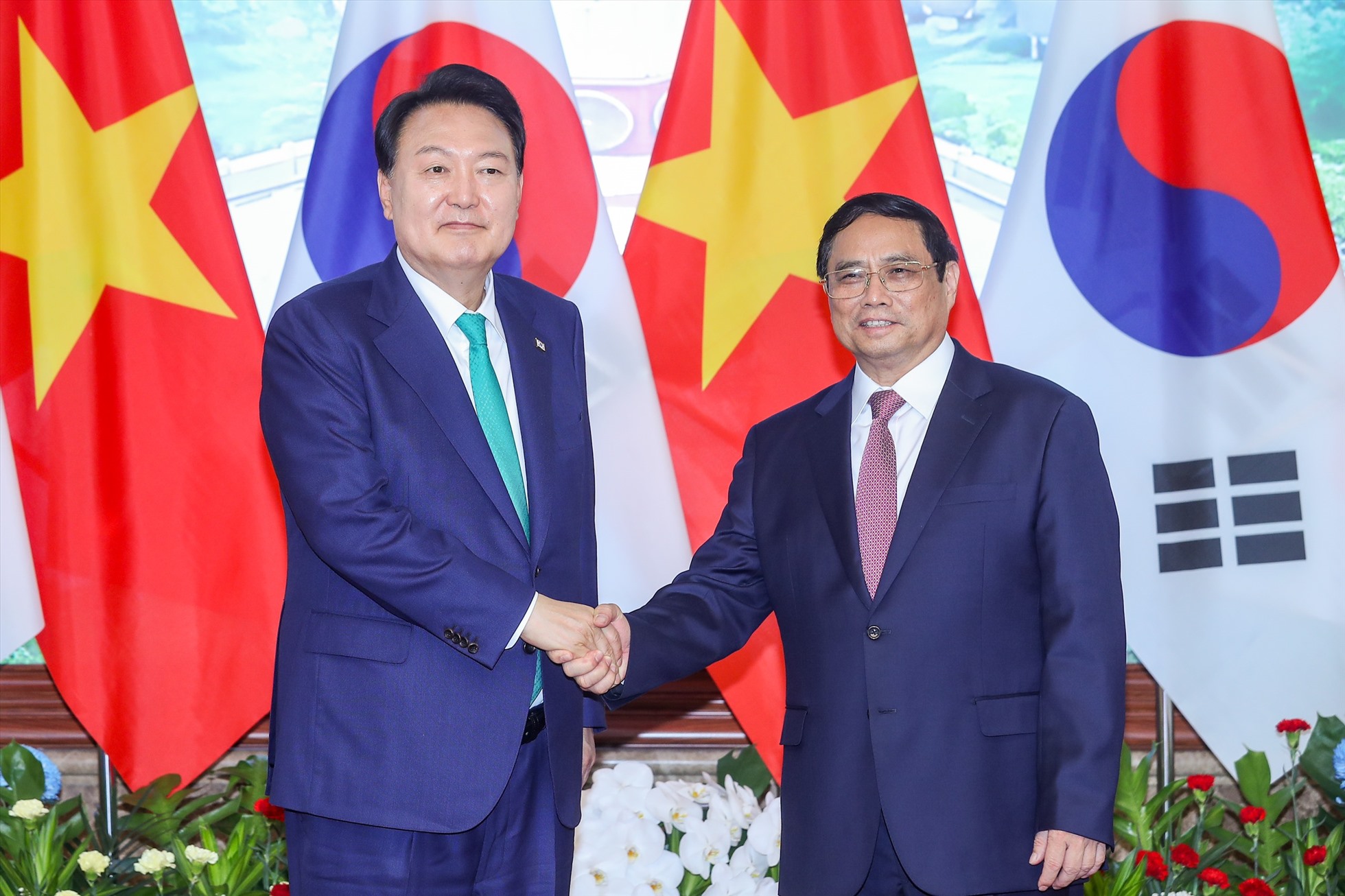 Thủ tướng Chính phủ Phạm Minh Chính cùng Tổng thống Hàn Quốc Yoon Suk Yeol  Ảnh: Hải Nguyễn