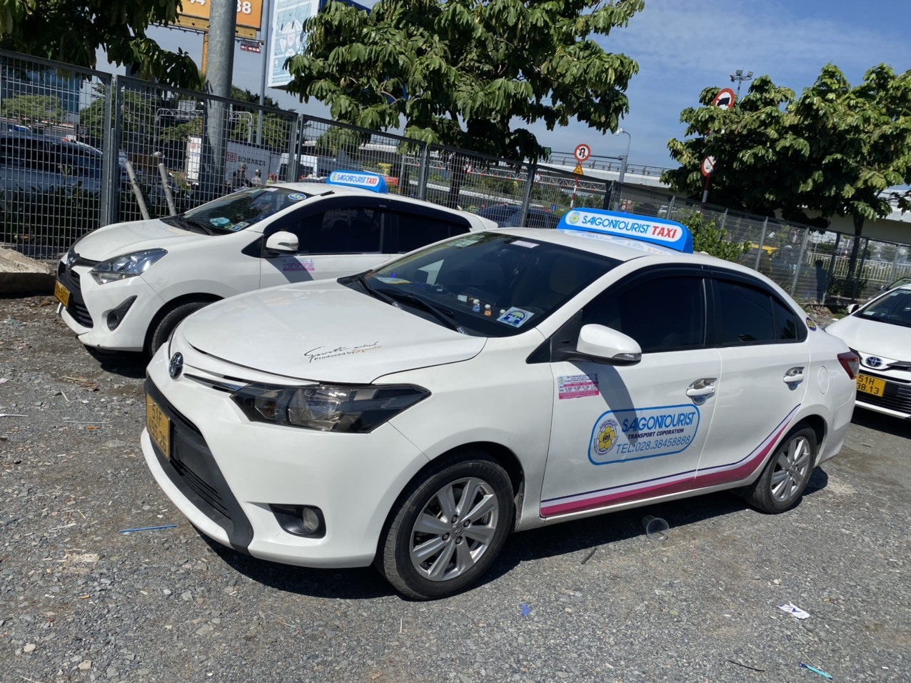 Một xe taxi của Công ty CP vận chuyển Sài Gòn Tourist gian lận giá cước bị cơ quan chức năng kiểm tra, xử phạt. Ảnh: Thanh tra Giao thông TPHCM