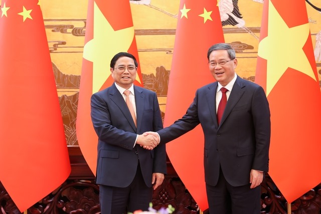Thủ tướng Trung Quốc Lý Cường đón Thủ tướng Chính phủ Phạm Minh Chính. Ảnh: VGP