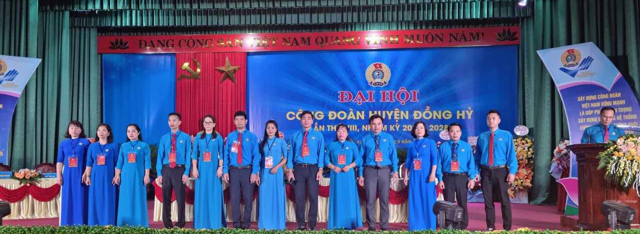 Ra mắt Ban chấp hành LĐLĐ huyện Đồng Hỷ. Ảnh: Minh Hạnh