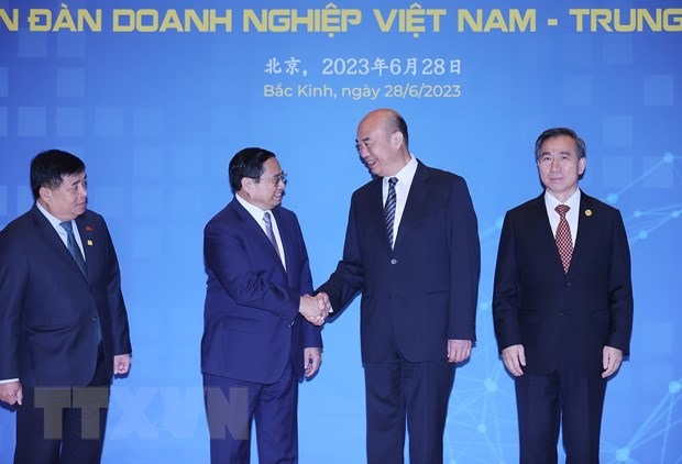 Thủ tướng Chính phủ Phạm Minh Chính với Phó Thủ tướng Trung Quốc Lưu Quốc Trung tại diễn đàn. Ảnh: TTXVN