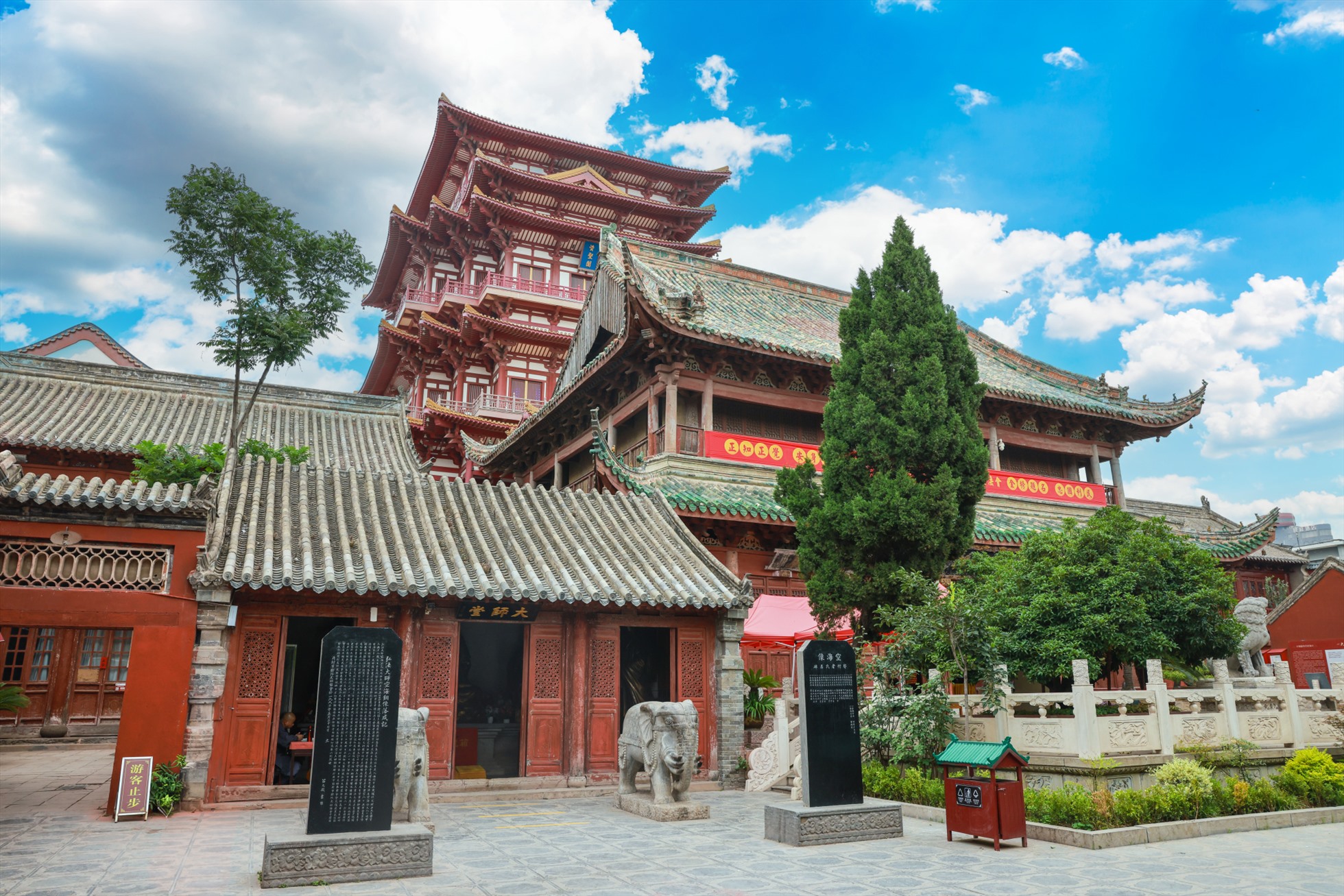 Du lịch Trung Quốc, xem Bao Công xử án trong phủ Khai Phong