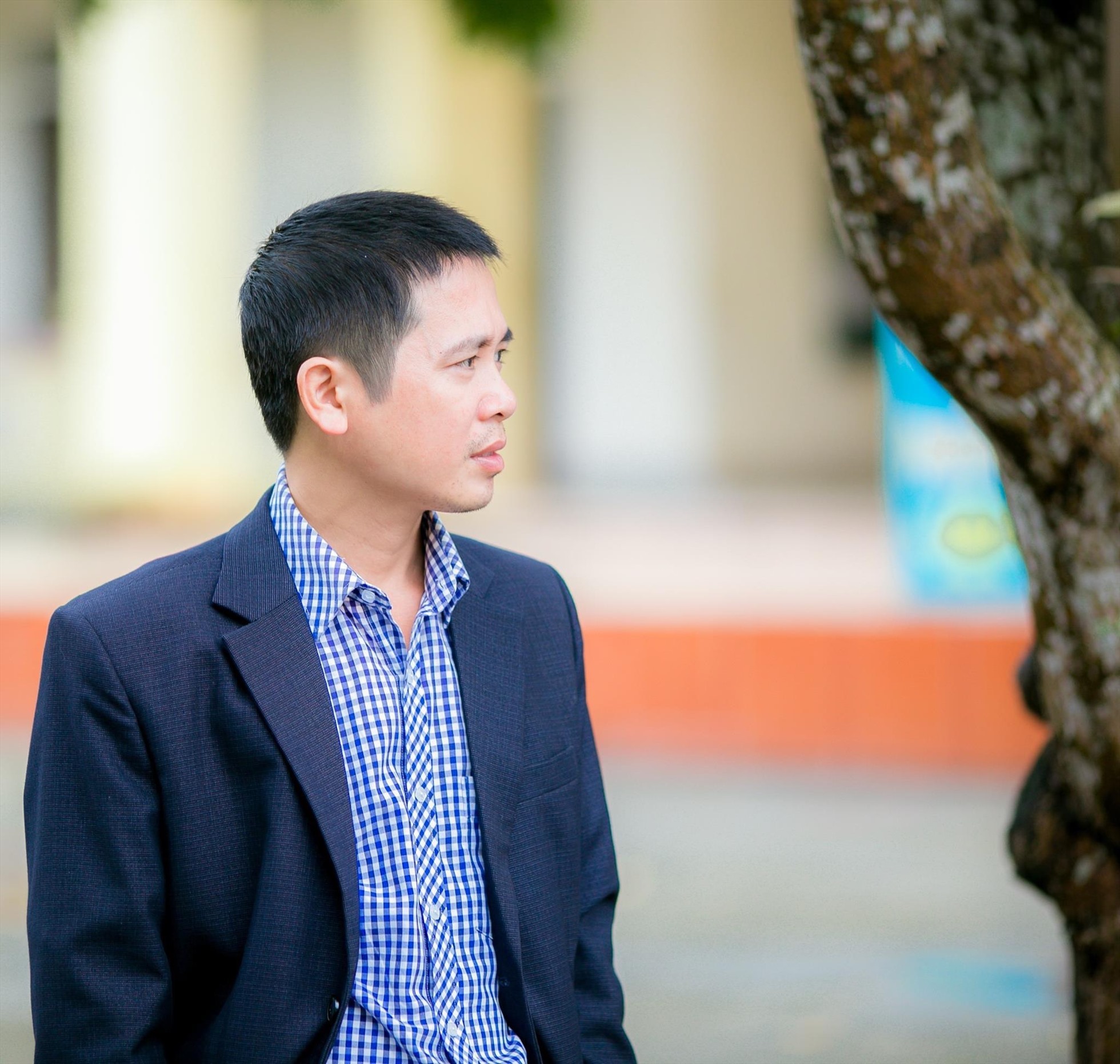 Thầy Bùi Xuân Đức - Giáo viên dạy toán, Trường THPT Nguyễn Sỹ Sách nhận xét đề môn toán đáp ứng yêu cầu vừa xét tốt nghiệp, vừa để các trường đại học tuyển sinh. Ảnh: Quỳnh Trang