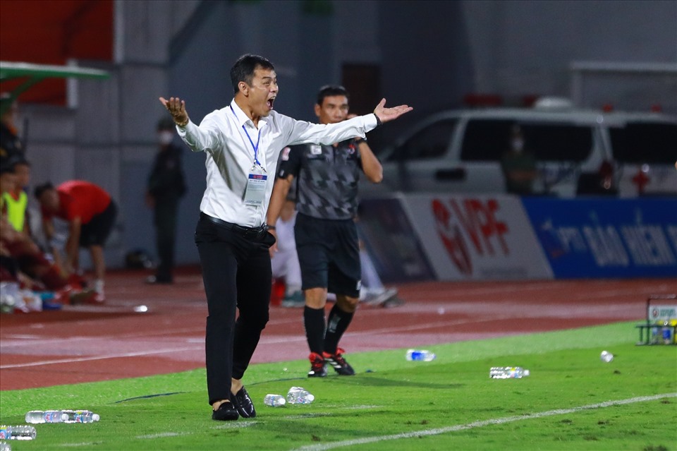Huấn luyện viên Nguyễn Huy Hoàng chia tay Sông Lam Nghệ An. Ảnh: Sông Lam Nghệ An FC
