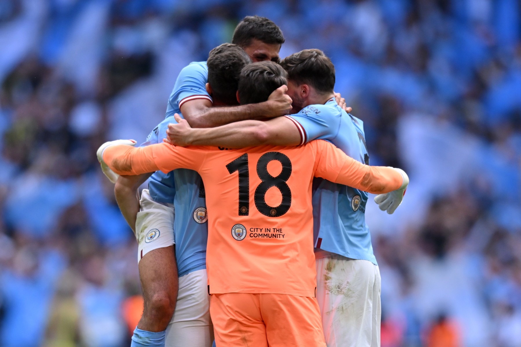 Niềm vui của các cầu thủ Man City sau trận đấu. Ảnh: AFP