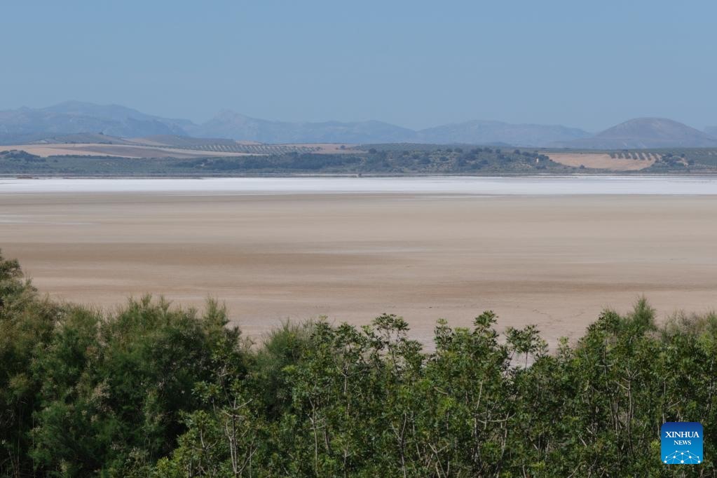 Hồ khô cạn ở Malaga, Tây Ban Nha, ngày 8.5.2023. Ảnh: Xinhua