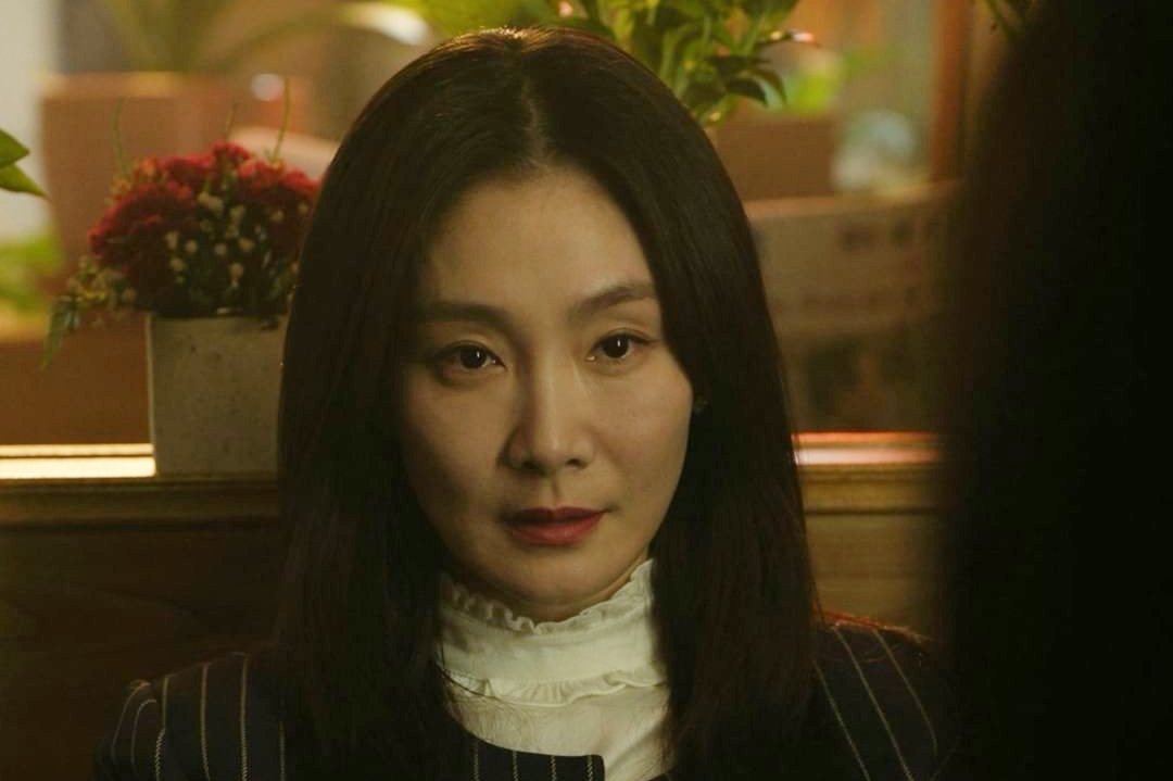 Park Hyo Joo diễn xuất ấn tượng trong vai bà mẹ 2 mặt Oh Yoo Jin. Ảnh: ENA