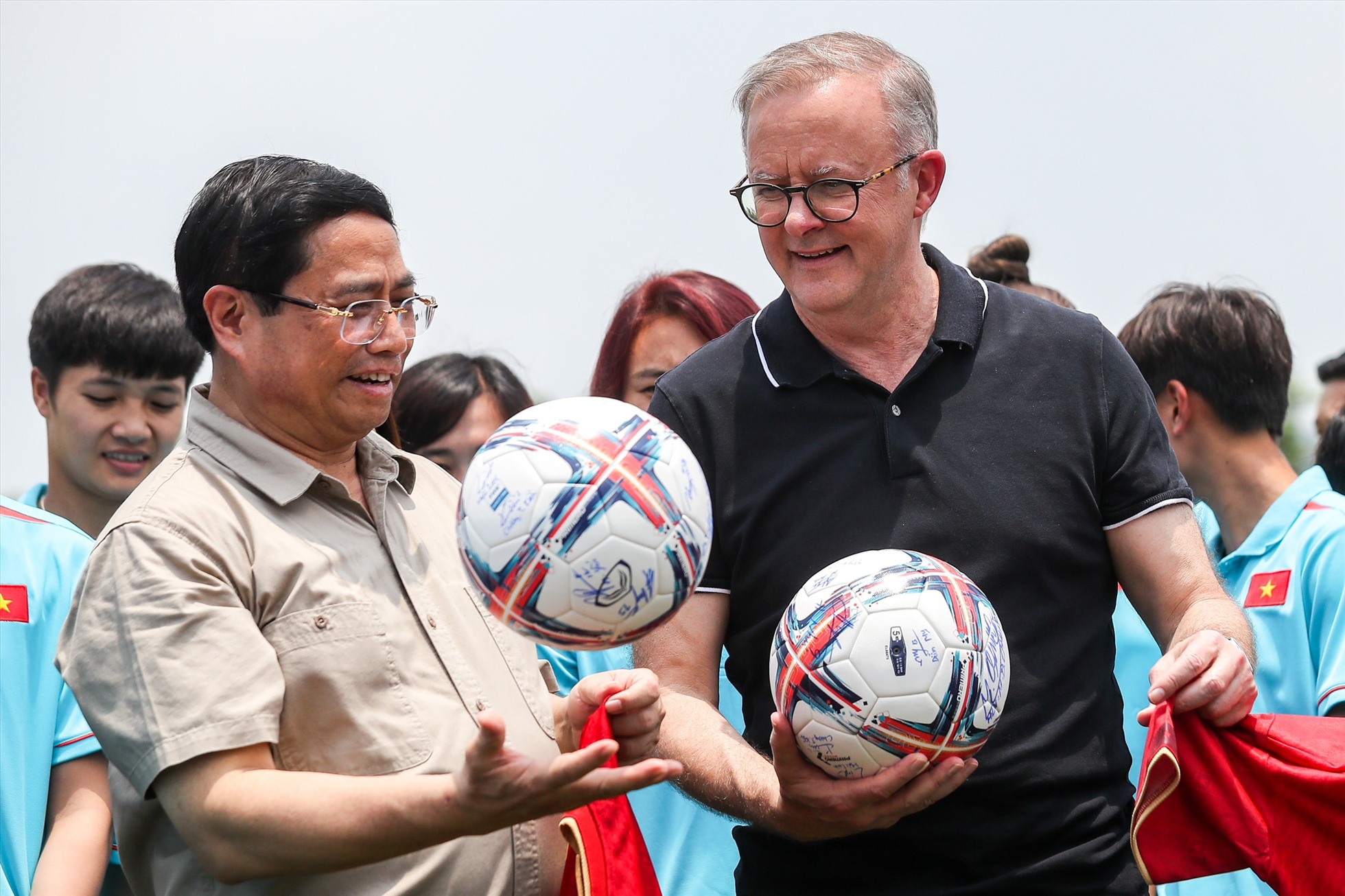 Hai Thủ tướng bày tỏ sự vui mừng với Cúp bóng đá nữ thế giới 2023 sắp diễn ra, trong đó đội tuyển của cả Việt Nam và Australia đều tham gia thi đấu. Ảnh: Hải Nguyễn