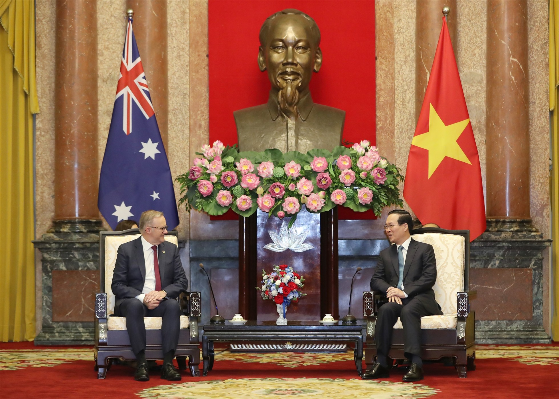Chủ tịch nước Võ Văn Thưởng hoan nghênh Thủ tướng Australia Anthony Albanese thăm chính thức Việt Nam. Ảnh: Hải Nguyễn