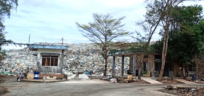 Bãi rác Tân Tạo, đã quá tải sau nhiều năm không có nhà máy xử lý. Ảnh: Nhật Hồ