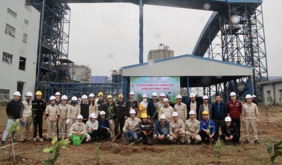 Lễ phát động Tết trồng cây chính thức được diễn ra tại Nhà máy Nhiệt điện Thái Bình 2, nhằm lan tỏa thông điệp “Vì một Việt Nam xanh” tới từng người lao động. Ảnh: CĐ DKVN