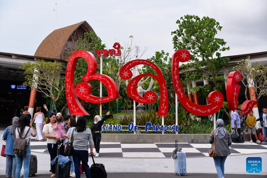 Du khách tại sân bay quốc tế Bali Denpasar Ngurah Rai ở Bali, Indonesia tháng 11.2022. Ảnh: Xinhua