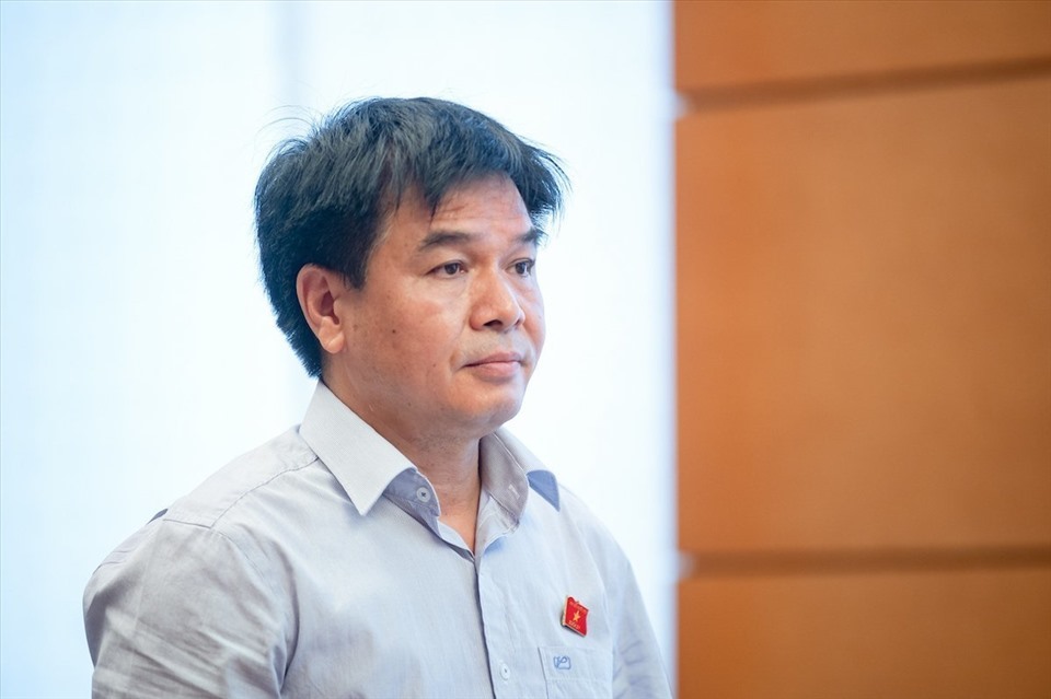 Ông Nguyễn Hữu Toàn, Phó chủ nhiệm Ủy ban Tài chính, ngân sách của Quốc hội phát biểu tại họp tổ, sáng 5.6. Ảnh: Quốc hội