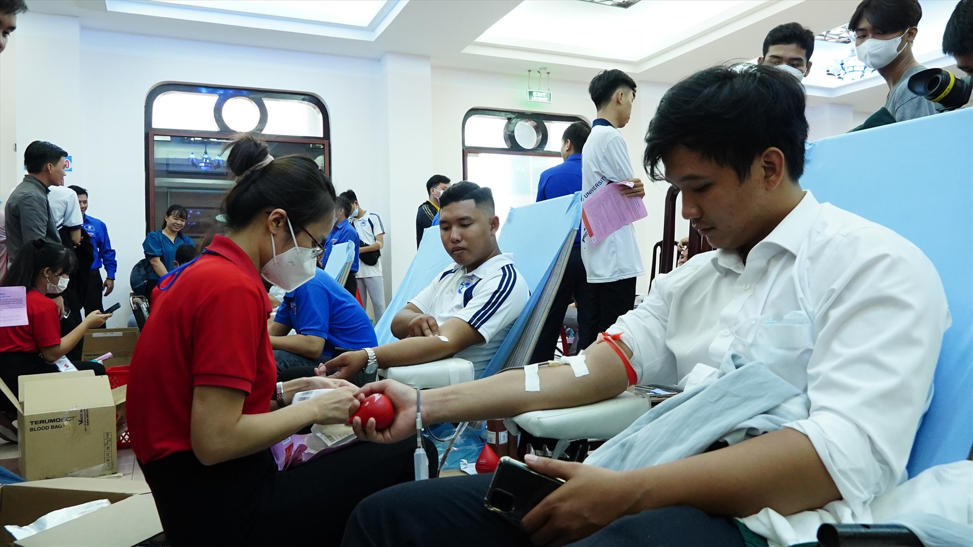 Tăng cường lịch lấy máu để đảm bảo nguồn cung, hỗ trợ cho các tỉnh miền Tây Nam Bộ. Ảnh: Tạ Quang