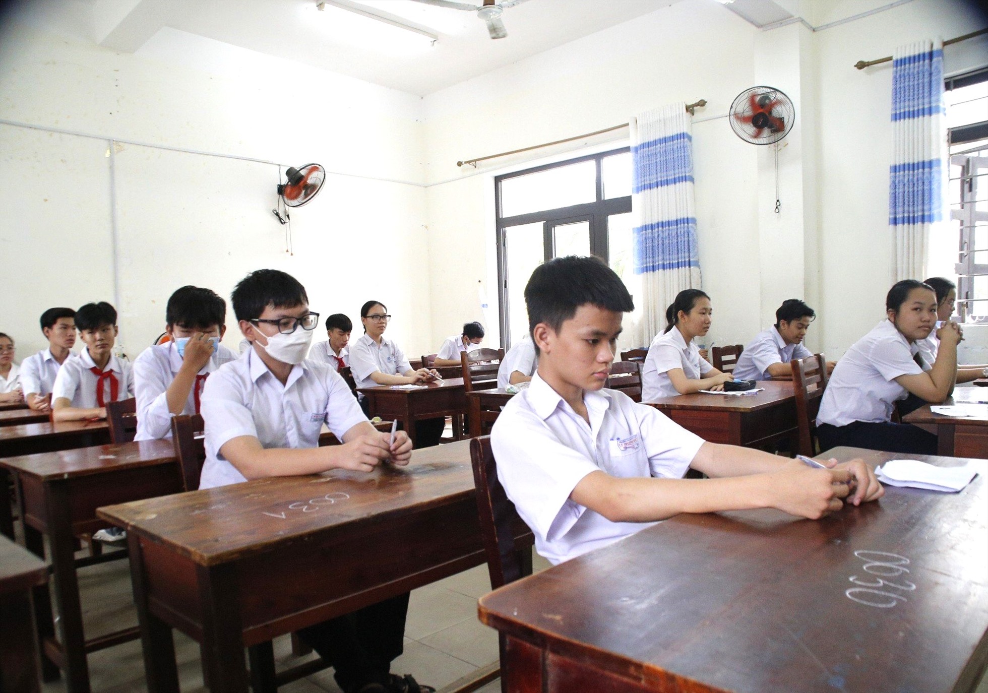 Hơn 2.300 thí sinh tại Quảng Nam thi tuyển vào lớp 10 năm học 2023 - 2024 (gồm 2 trường chuyên và 1 trường phổ thông dân tộc nội trú. Ảnh Hoàng Bin