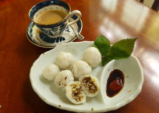 Bánh hòn dân dã là đặc sản của thị trấn Hương Canh, tỉnh Vĩnh Phúc. Ảnh: Cooky