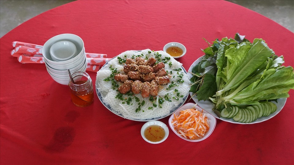 Bánh hỏi dễ ăn nên rất dễ chiều lòng thực khách Việt Nam cũng như quốc tế. Ảnh: Tạ Quang - Phong Linh