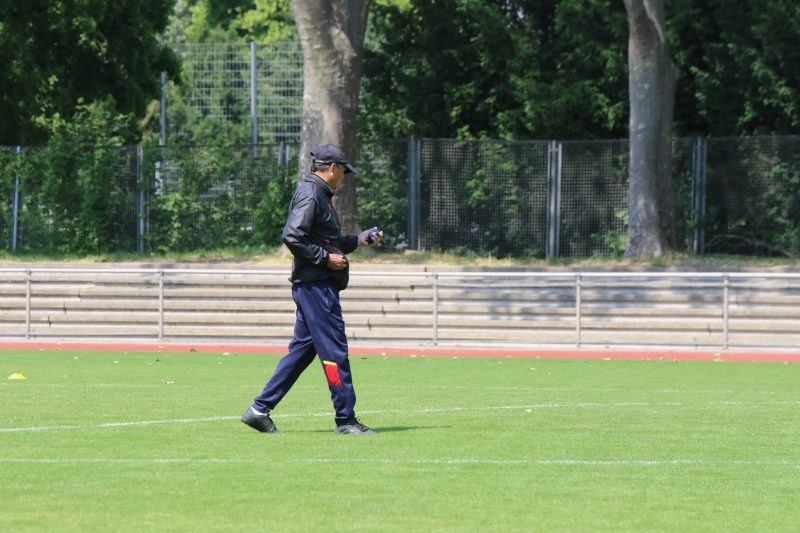 Huấn luyện viên Mai Đức Chung đánh giá cao điều kiện tập luyện tại Đức. Ảnh: VFF
