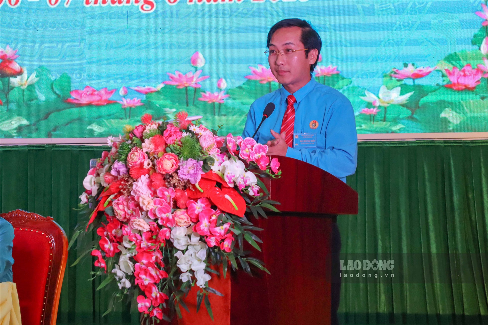 Ông Vàng A Lả - Chủ tịch LĐLĐ tỉnh Sơn La đánh giá kết quả nhiệm kỳ năm 2018 - 2023. Ảnh: MN.