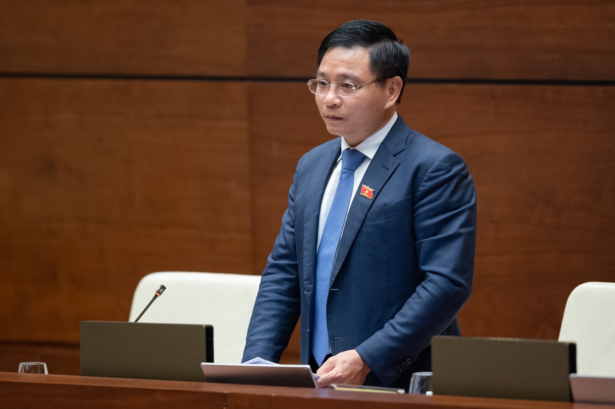 Bộ trưởng Bộ Giao thông Vận tải Nguyễn Văn Thắng trả lời chất vấn. Ảnh: Quốc hội