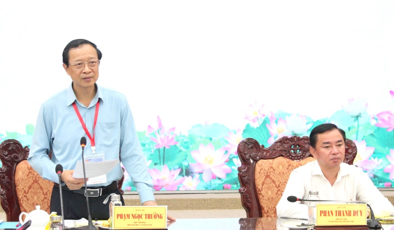 Thứ trưởng Bộ Giáo dục Đào tạo Phạm Ngọc Trưởng phát biểu tại hội nghị. Ảnh: Nhật Hồ
