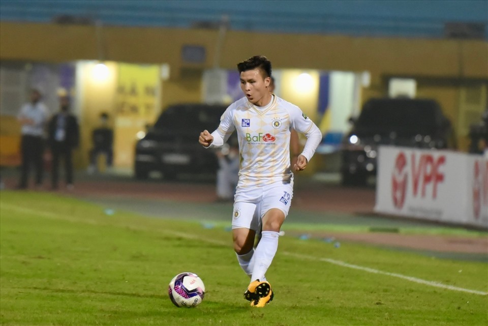 Quang Hải nhiều khả năng gia nhập một đội bóng V.League vào cuối tháng 6 này. Ảnh: Minh Dân
