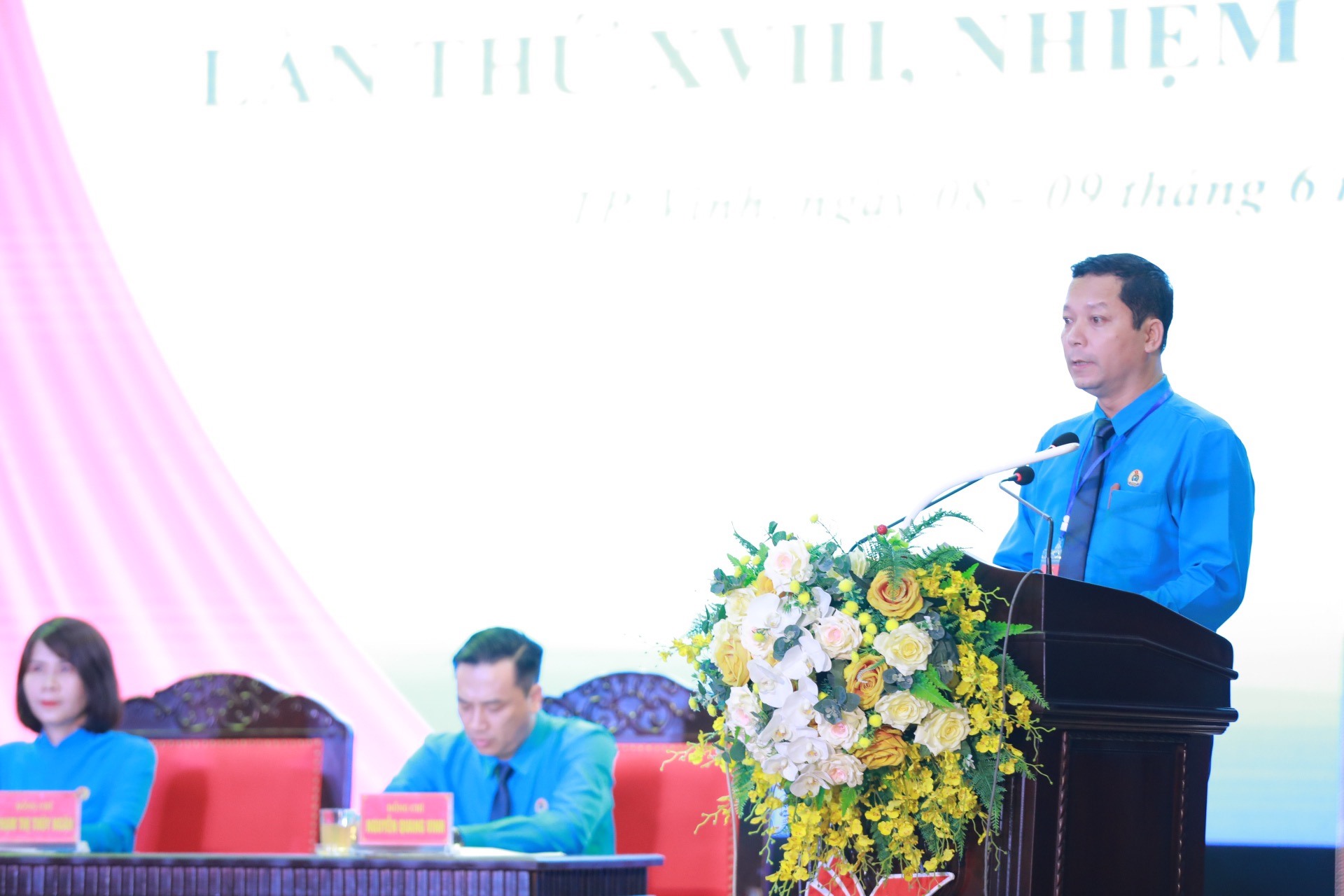 Ông Thái Lê Cường – Chủ tịch công đoàn Thành Phố Vinh phát biểu báo cáo tại đại hội. Ảnh: Quỳnh Trang