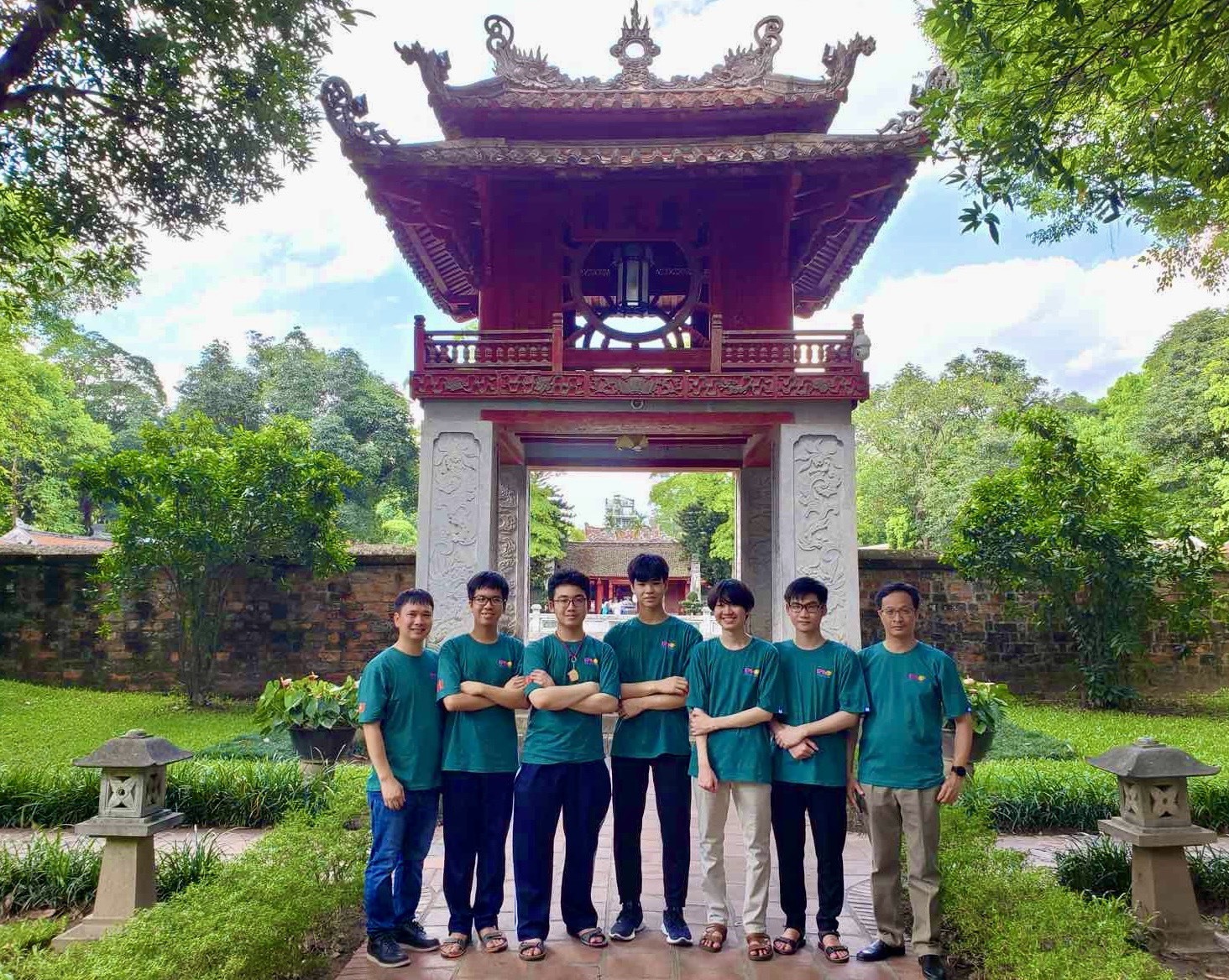 Đội tuyển Việt Nam tham dự kì thi Olympic Vật lí quốc tế 2023. Ảnh: Bộ GDĐT