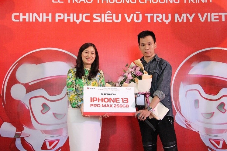 Khách hàng trúng iPhone 13 promax ở Thanh Xuân - HN