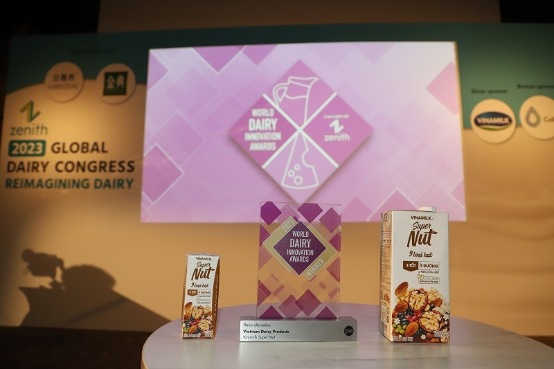Sản phẩm Sữa 9 Loại Hạt Vinamilk Super Nut đã xuất sắc giành giải “Quán quân” ở hạng mục “Sản phẩm thay thế sữa tốt nhất” (Best Dairy Alternative). Ảnh: Vinamilk
