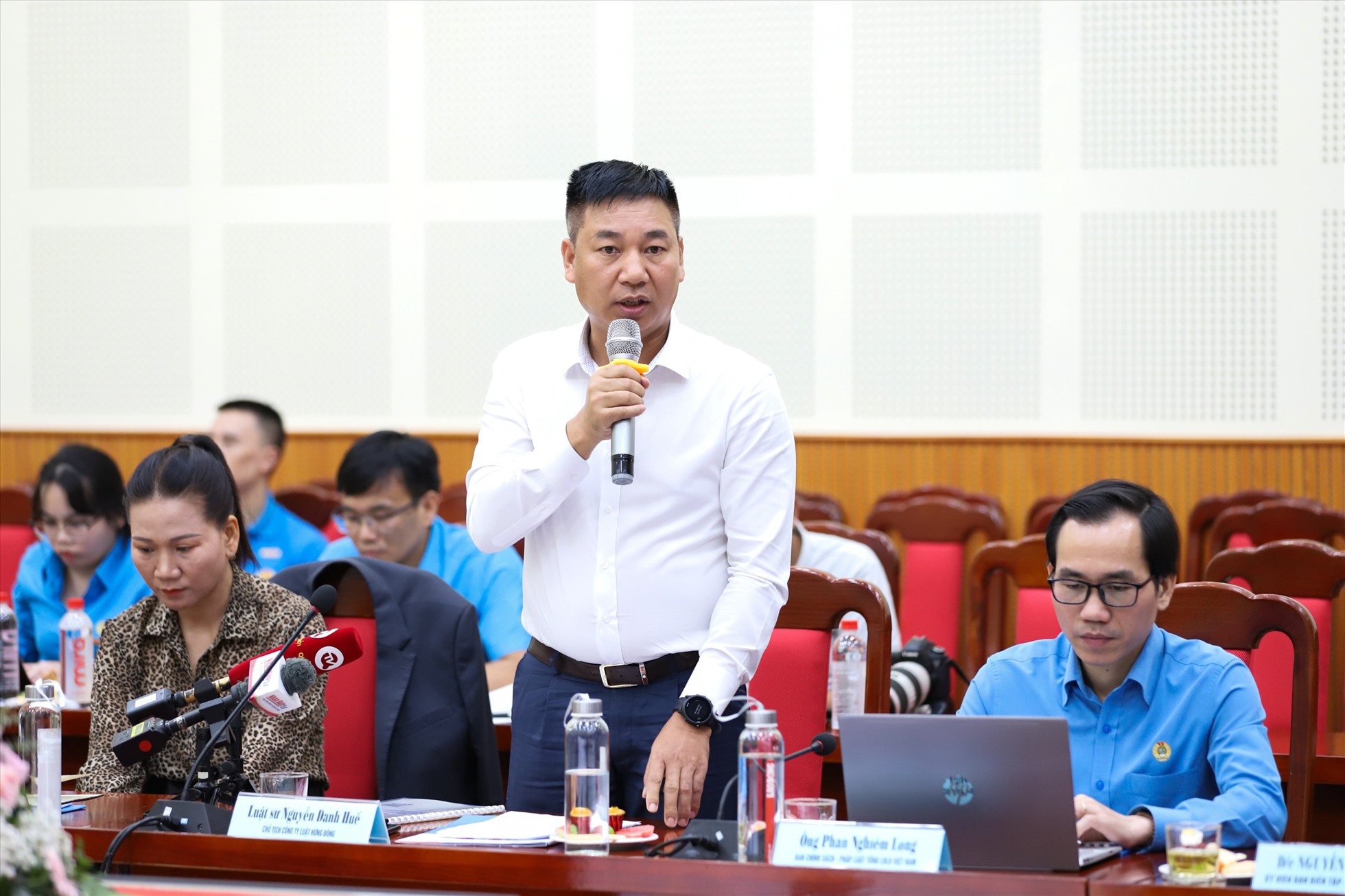 Luật sư Nguyễn Danh Huế trình bày tham luận tại Hội thảo. Ảnh: Tô Thế