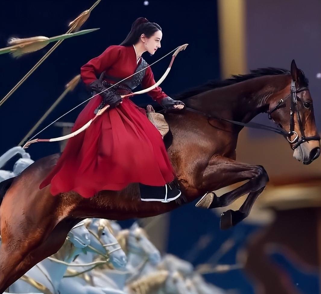 Cảnh cưỡi ngựa bị chê kĩ xảo kém trong phim “An Lạc truyện“. Ảnh: VieON.