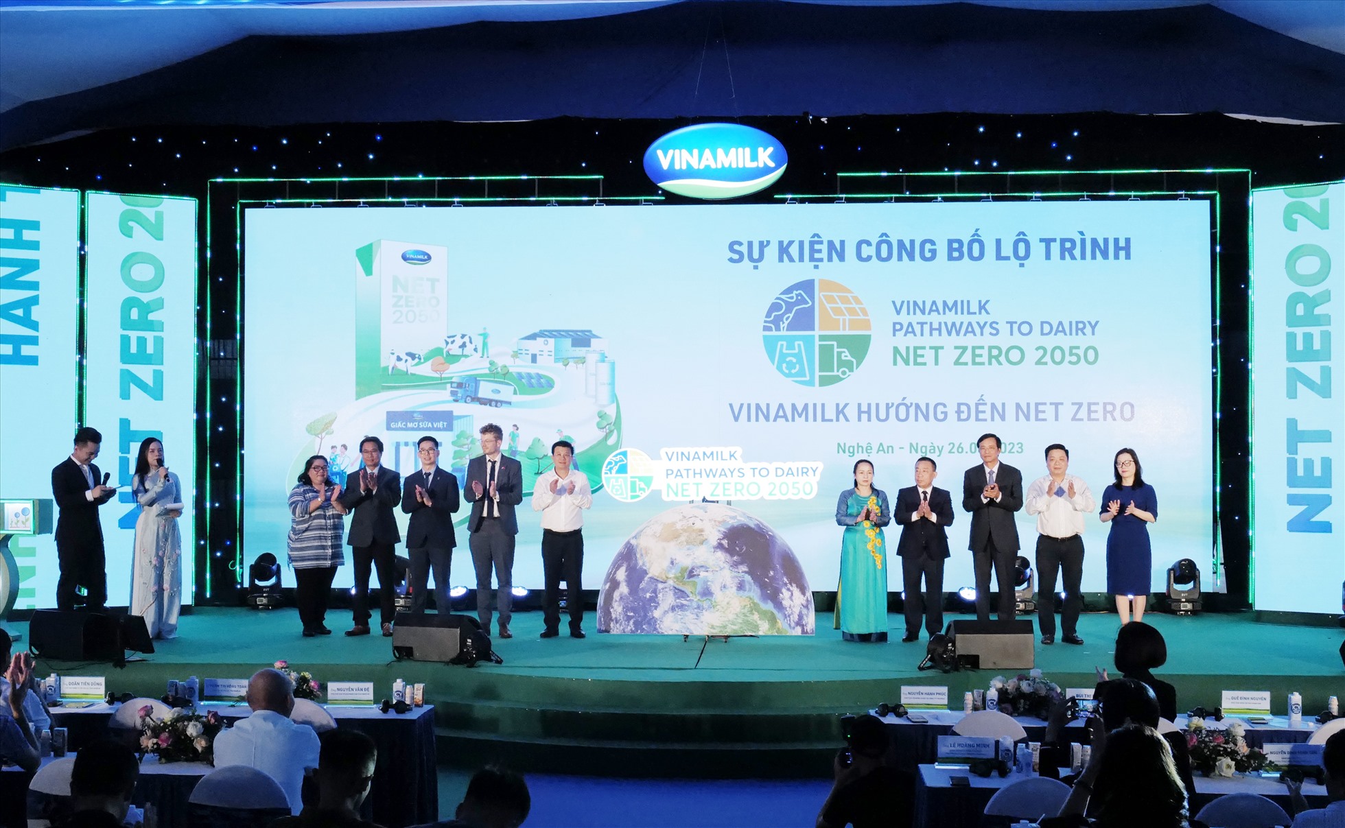 Vinamilk nhận chứng nhận Nhà máy và trang trại đạt trung hòa carbon theo tiêu chuẩn PAS 2060:2014. Ảnh: Vinamilk