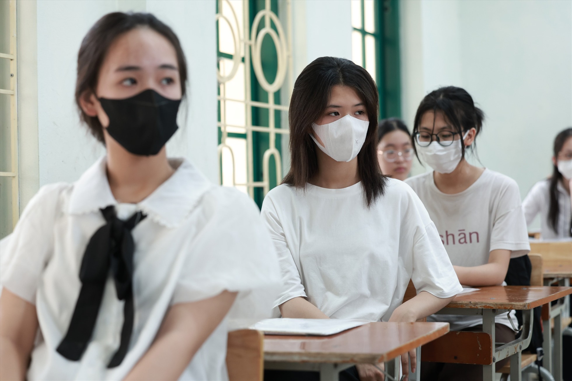 Thí sinh tham dự kì thi tuyển sinh lớp 10 năm học 2023 - 2024 tại Hà Nội. Ảnh: Hải Nguyễn