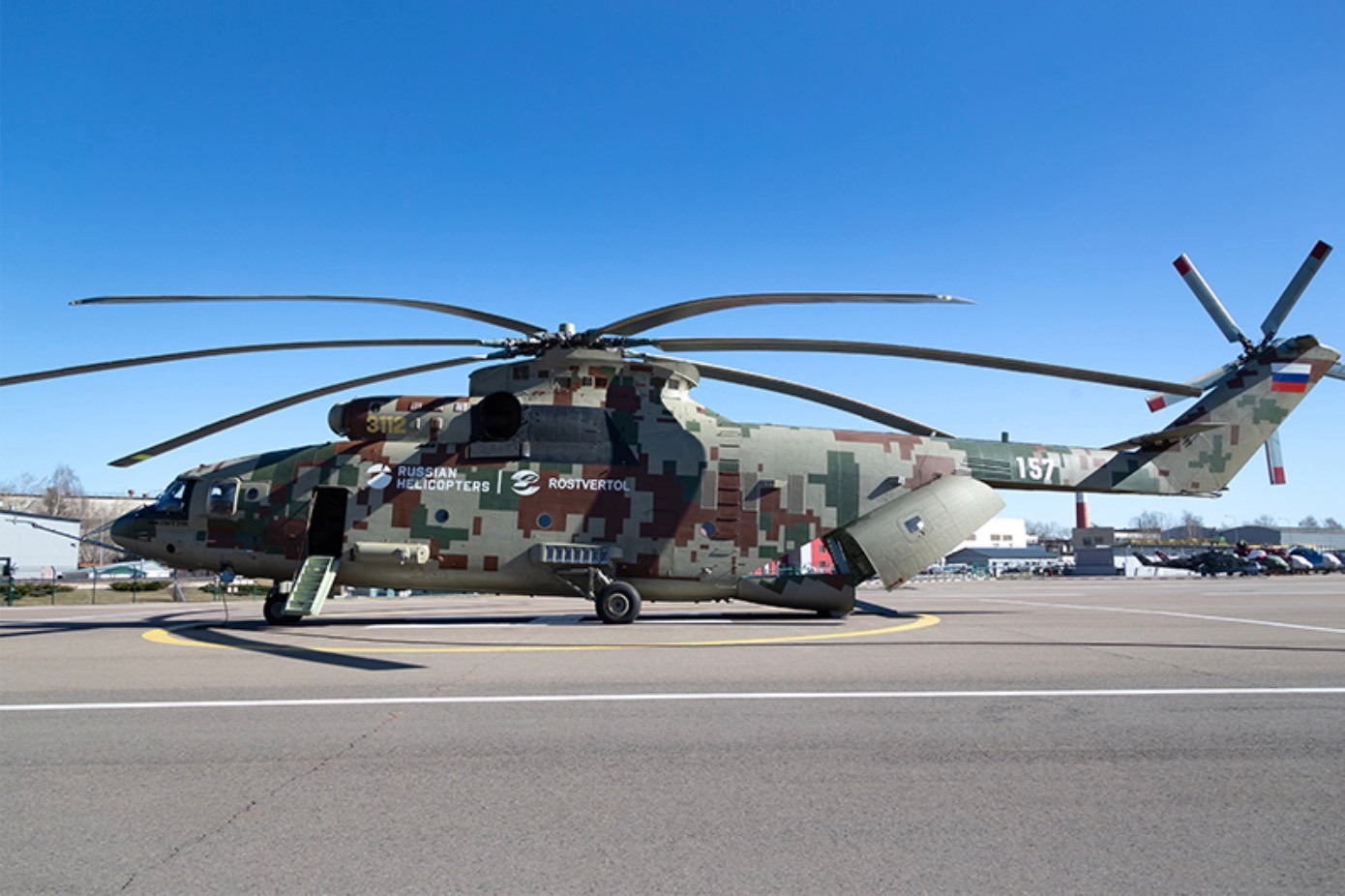 Mi-26T2V có thể chở hơn 25 tấn hàng hóa hoặc chở được 90 binh sĩ với trang bị đầy đủ. Ảnh: Rosoboronexport