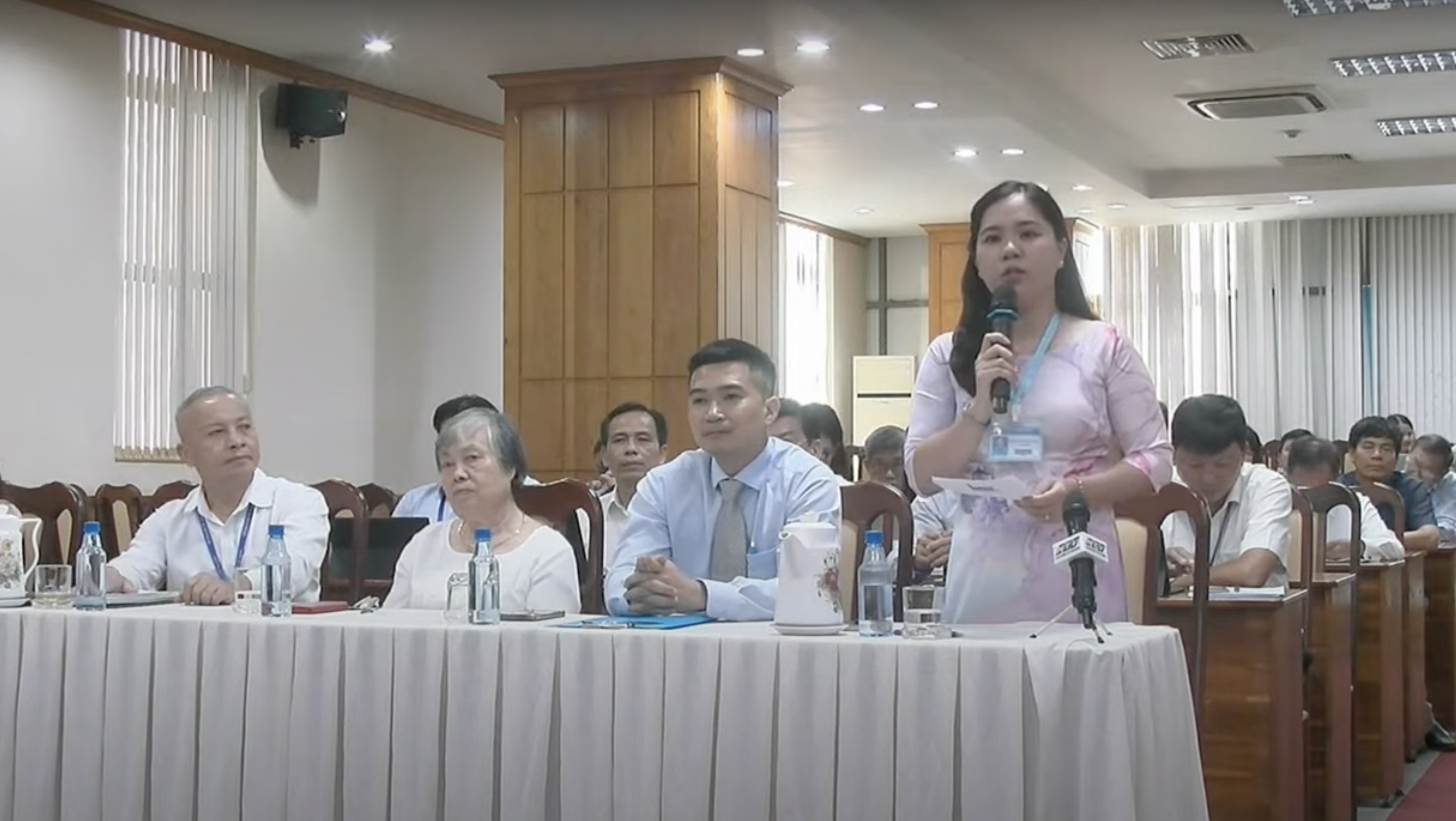 Cô Trần Thị Phương Thảo, Trường THCS Lê Anh Xuân, quận Tân Phú (TPHCM) gửi ý kiến đến bộ trưởng.