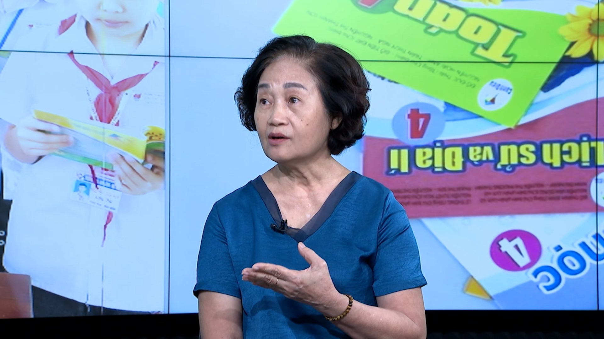 Cô Trần Thị Thành, giáo viên Trường THCS&THPT Lương Thế Vinh (Hà Nội) bày tỏ sự lo lắng trước đề xuất Bộ GDĐT biên soạn thêm 1 bộ SGK. Ảnh: Vân Trang