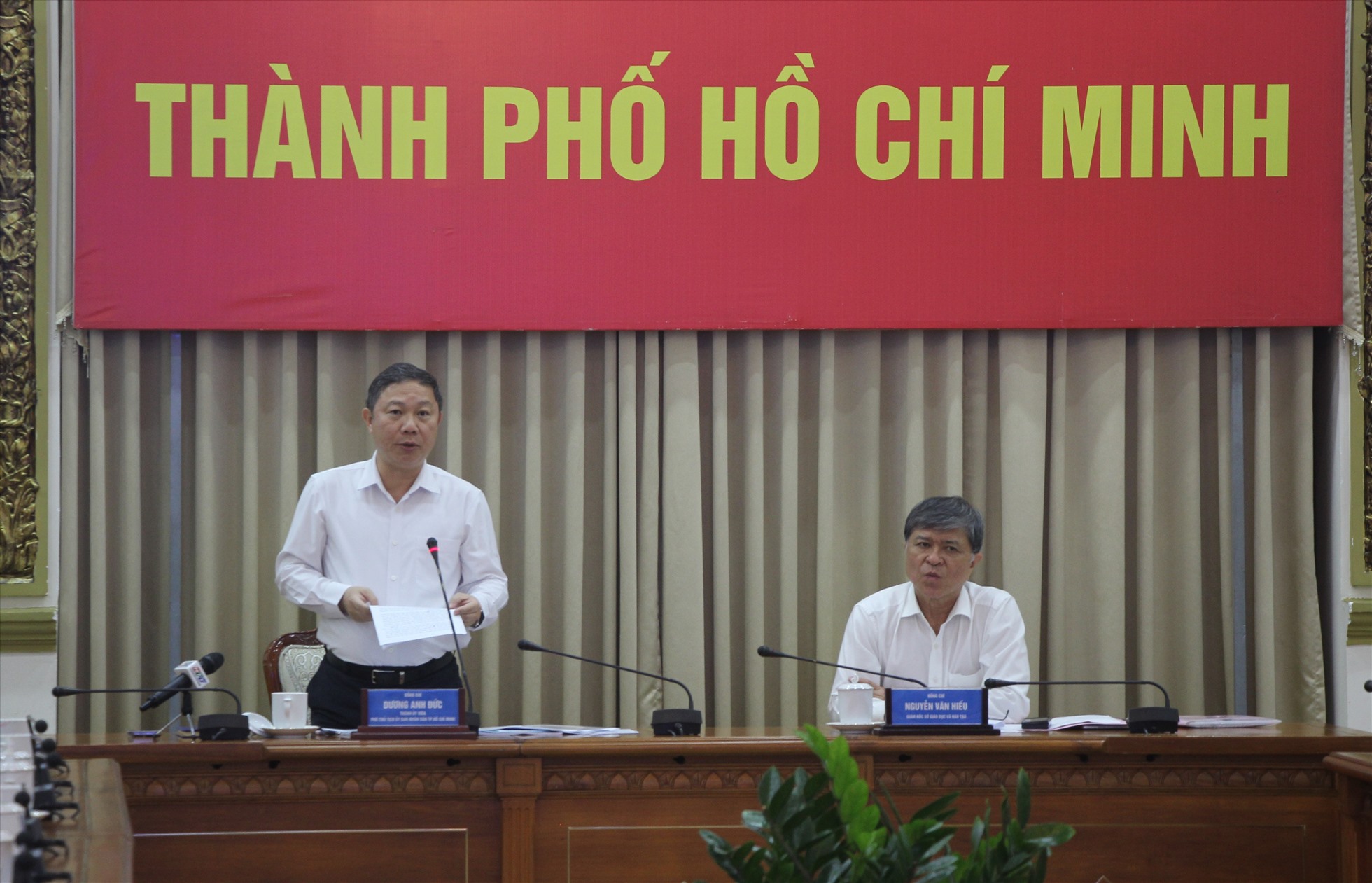 Ông Dương Anh Đức, Phó Chủ tịch UBND TPHCM phát biểu tham luận tại hội nghị.