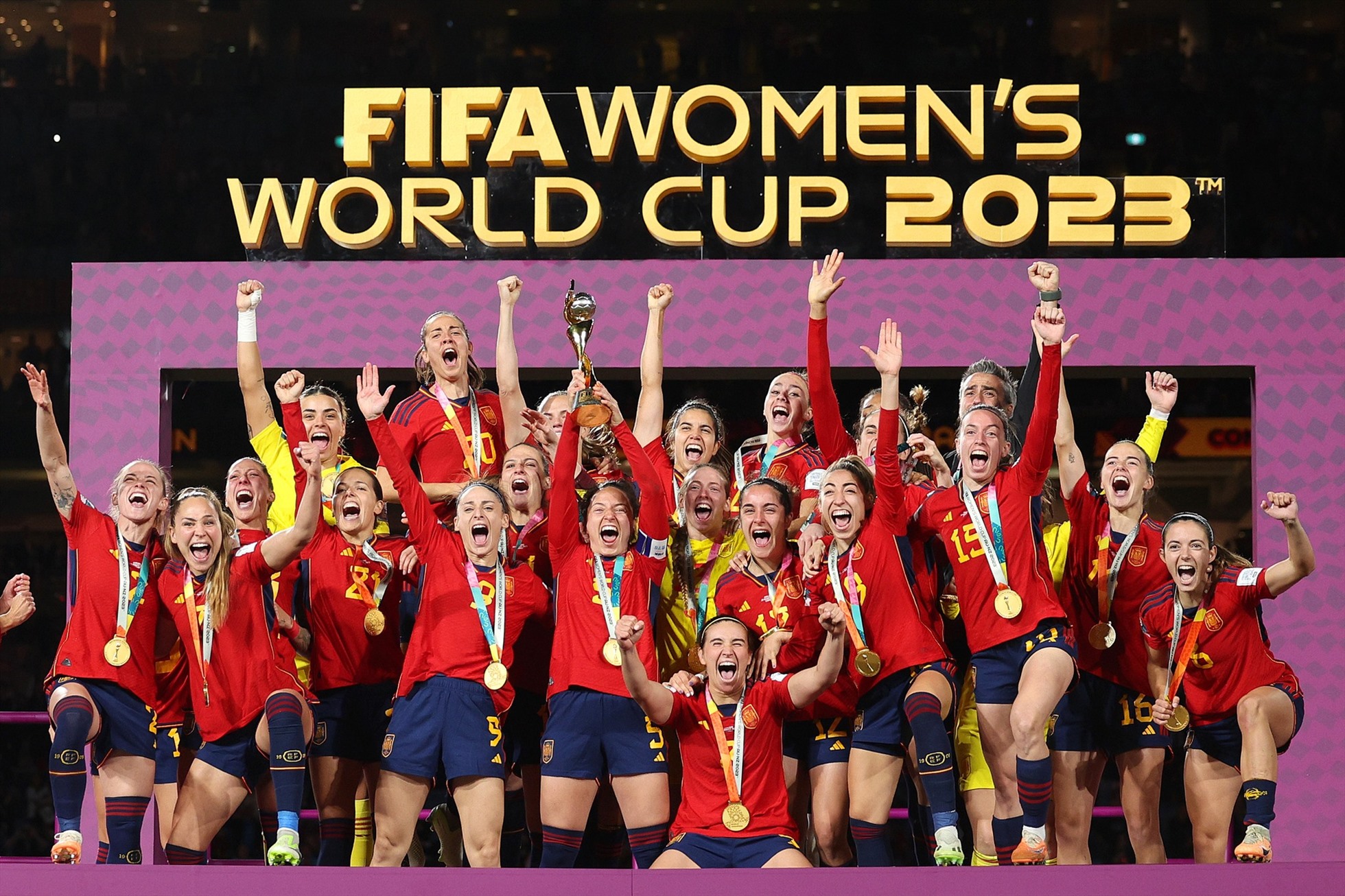 Tuyển nữ Tây Ban Nha nâng cúp vô địch World Cup 2023. Ảnh: FIFA