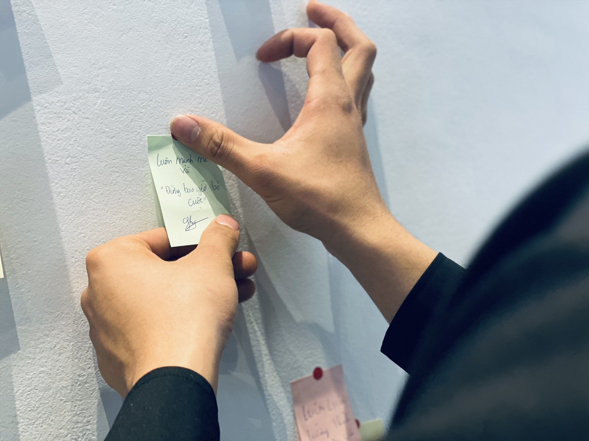 Những lời nhắn gửi tới bản thân được để lại tại đỉnh ước nguyện. Ảnh: Sun World