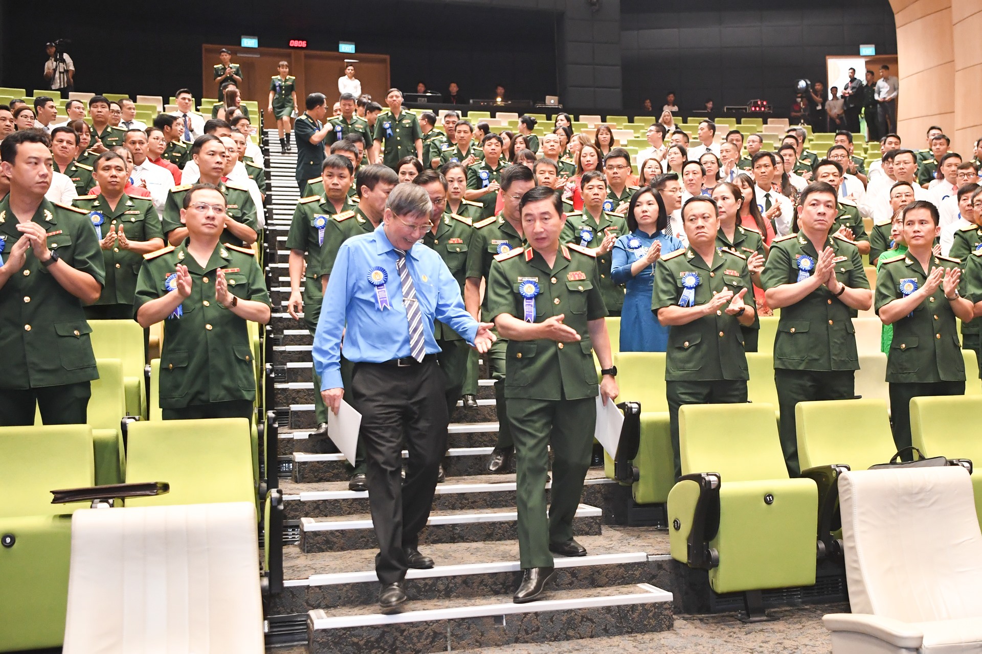 Lãnh đạo Tập đoàn, lãnh đạo Tổng Liên đoàn Lao động Việt Nam, Ban Công đoàn Quốc phòng và gần 200 đại biểu có mặt tại Phiên chính thức của Đại hội. Ảnh: Viettel