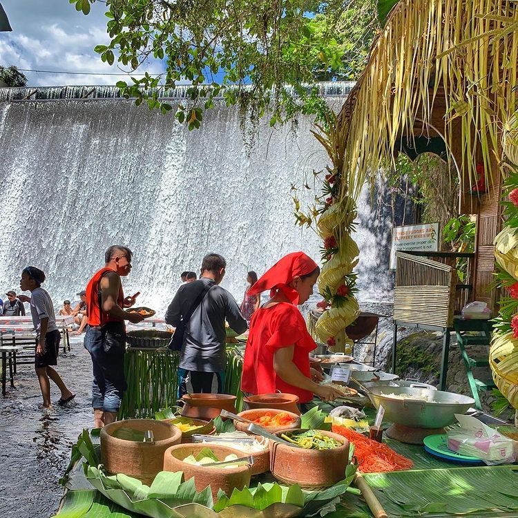 Quầy buffet phục vụ thực khách tại nhà hàng. Ảnh: Vincent Jun Robles