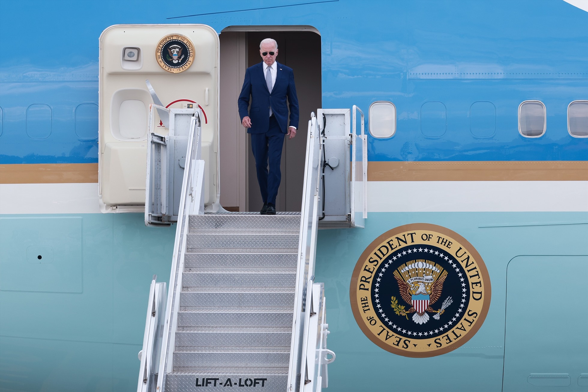 Lễ đón Tổng thống Mỹ Joe Biden tại sân bay Nội Bài. Ảnh: Hải Nguyễn