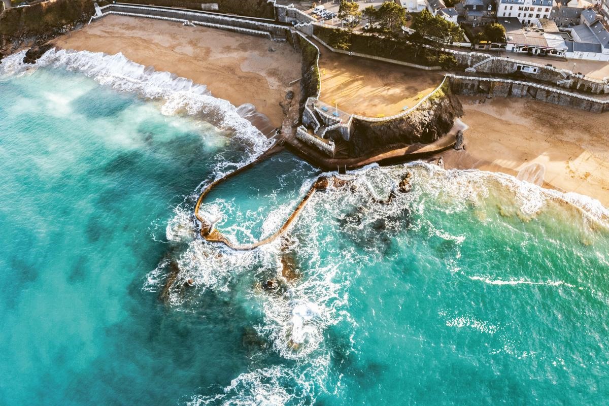 Bể bơi Piscine d’Eau de Mer được xây dựng vào năm 1929 tại Saint-Quay Portrieux, Brittany, Pháp. Ảnh:  Thibault Poriel/Guardian