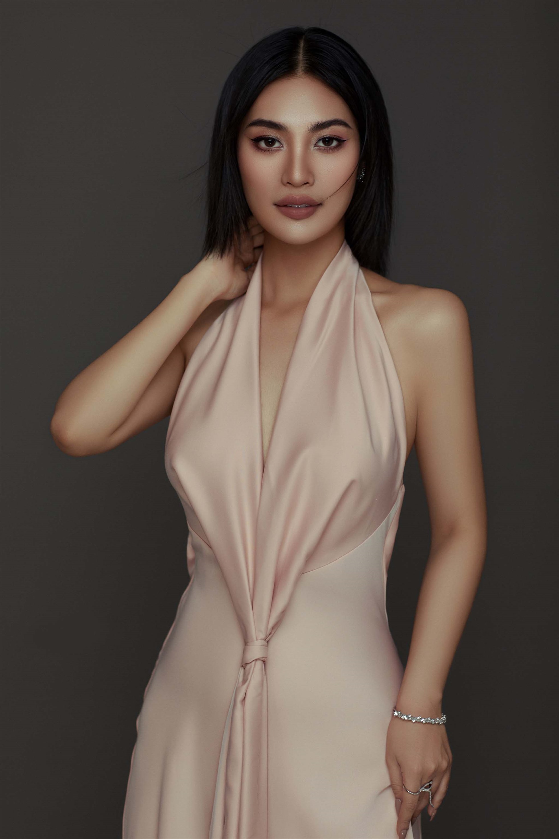 Thay vào đó, Á hậu Thạch Thu Thảo được ban tổ chức Hoa hậu các dân tộc Việt Nam trao cơ hội đại diện Việt Nam dự thi Hoa hậu Trái đất 2022.