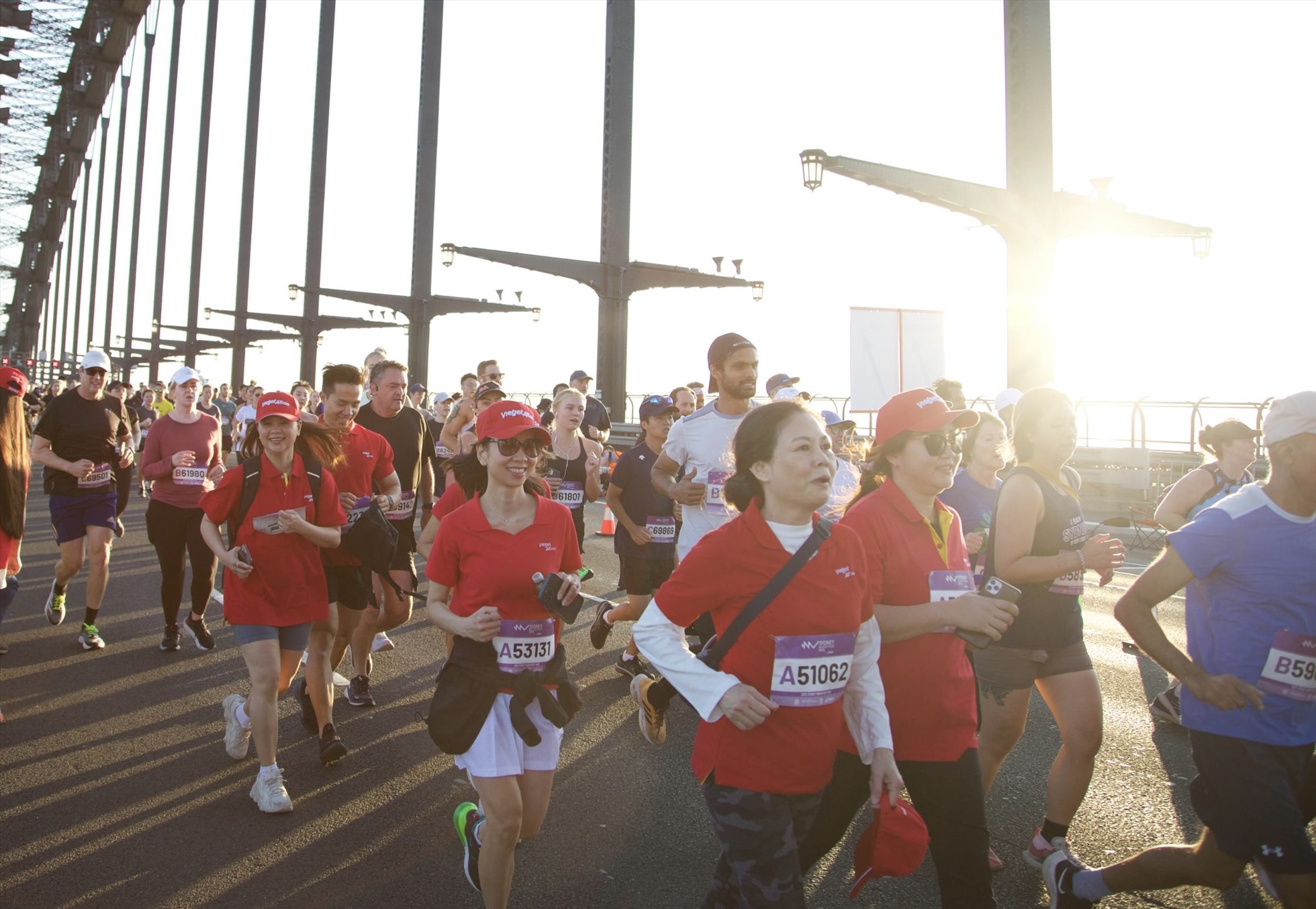 Giải chạy Sydney Marathon 2023 diễn ra với sự tham gia của hơn 40.000 vận động viên, người yêu chạy từ hơn 75 nước, vùng lãnh thổ khắp thế giới.
