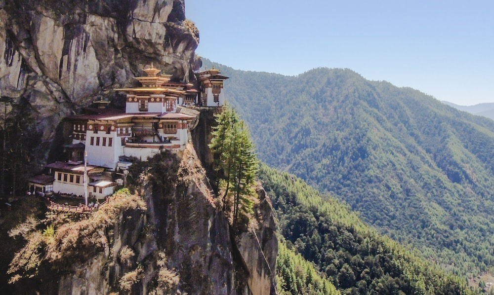 Tu viện Taktsang (Tiger’s Nest) là điểm đến đặc trưng của Bhutan. Ảnh: Unsplash