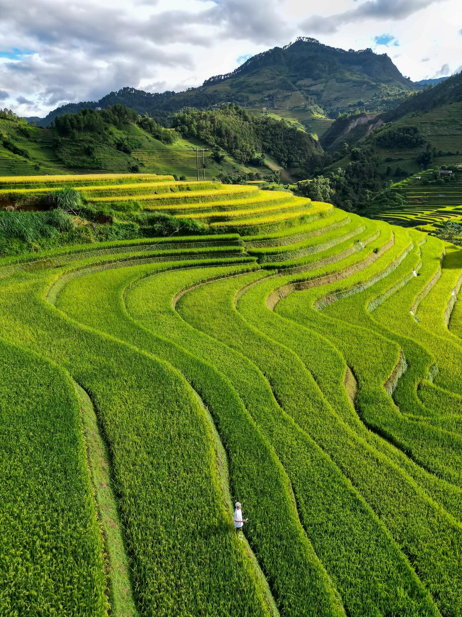 Tại Mù Cang Chải, các địa điểm tham quan cách nhau không quá xa. Tuy nhiên, trước khi đi tham quan, du khách nên liệt kê ra các điểm cần đi, sau đó tìm hiểu bản đồ và các cung đường đi để tiết giảm thời gian và tránh mất sức.